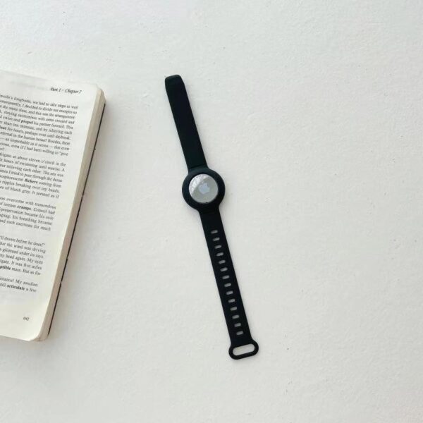 In stock new suitable Apple AirTag tracker anti loss watch with bracelet, liquid environmentally friendly silicone children's watch strap - Image 3