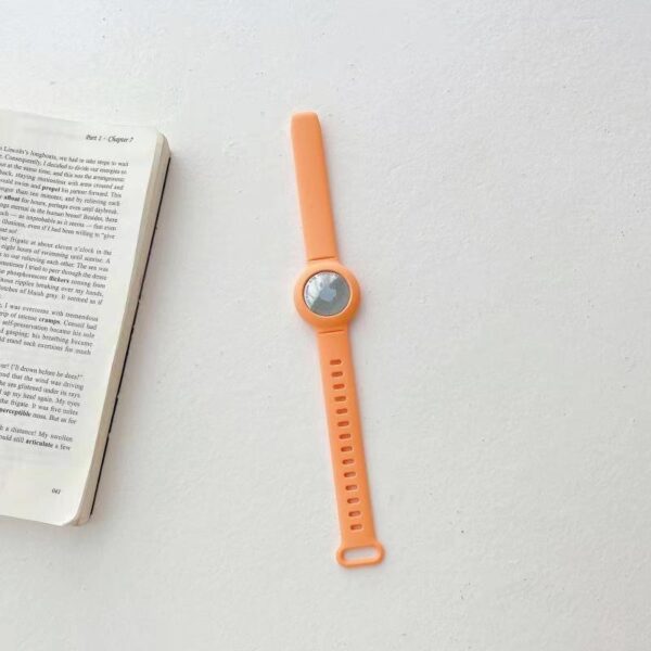 In stock new suitable Apple AirTag tracker anti loss watch with bracelet, liquid environmentally friendly silicone children's watch strap - Image 4