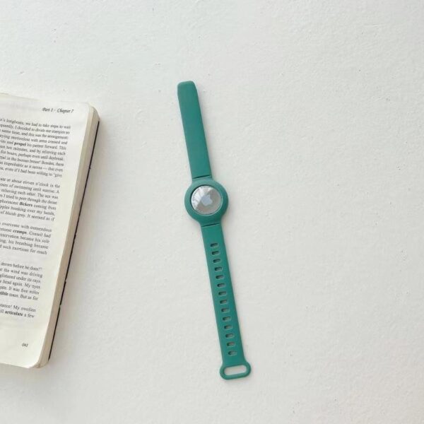 In stock new suitable Apple AirTag tracker anti loss watch with bracelet, liquid environmentally friendly silicone children's watch strap - Image 9